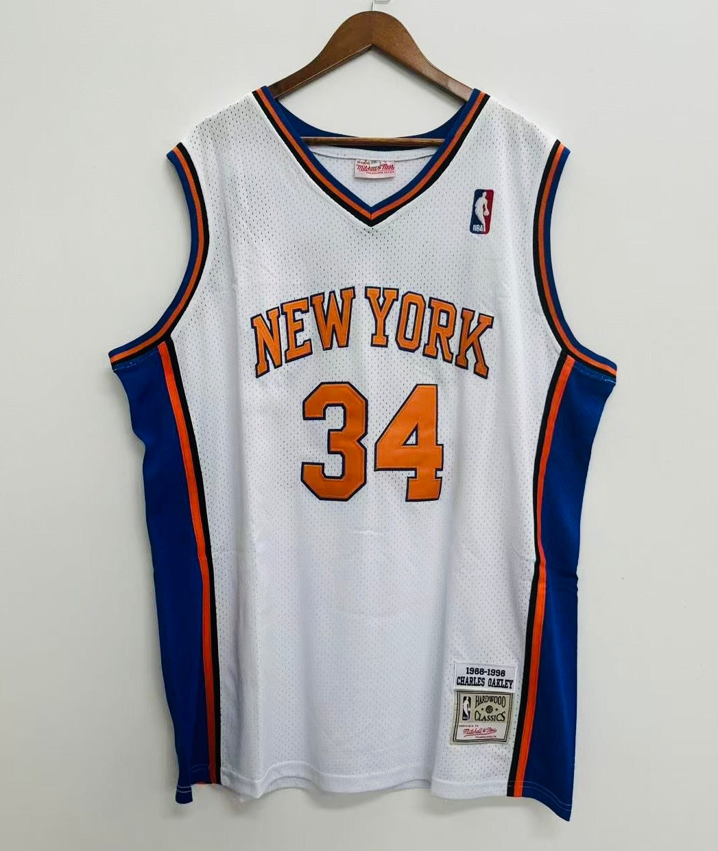 Charles Oakley New York Knicks Official NBA Mitchell & Ness Jersey white